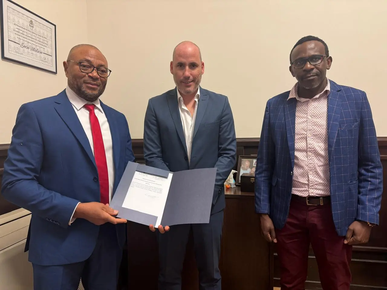 El senador provincial Marcelo Leguizamón junto a Orlando Cartagena Lagar y Reginaldo Piño Huesca.