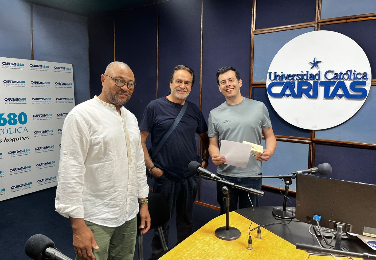 Orlando Cartagena Lagar en Radio Cáritas, de Paraguay.